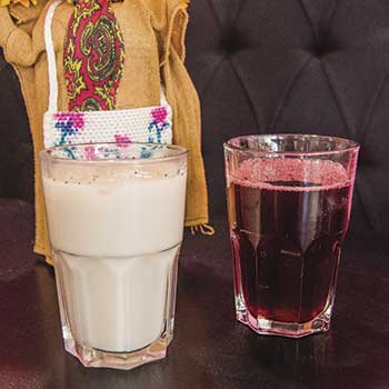 Agua de horchata y agua de jamaica